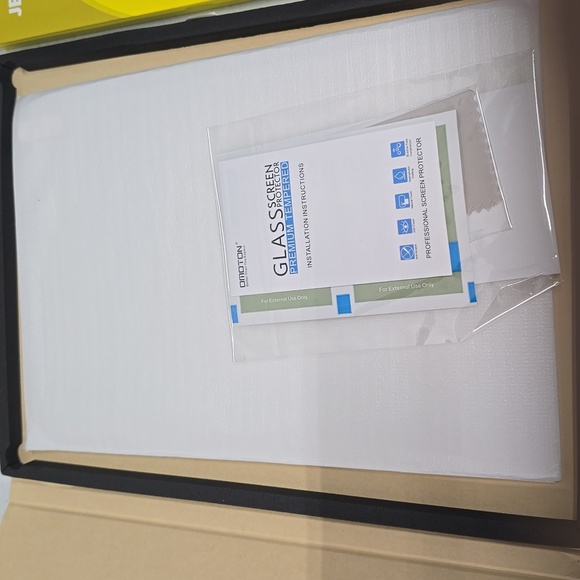 4-Screen Protector for iPad 10 (10.9-Inch, 2022 Model, 10th Generation), - Picture 3 of 5